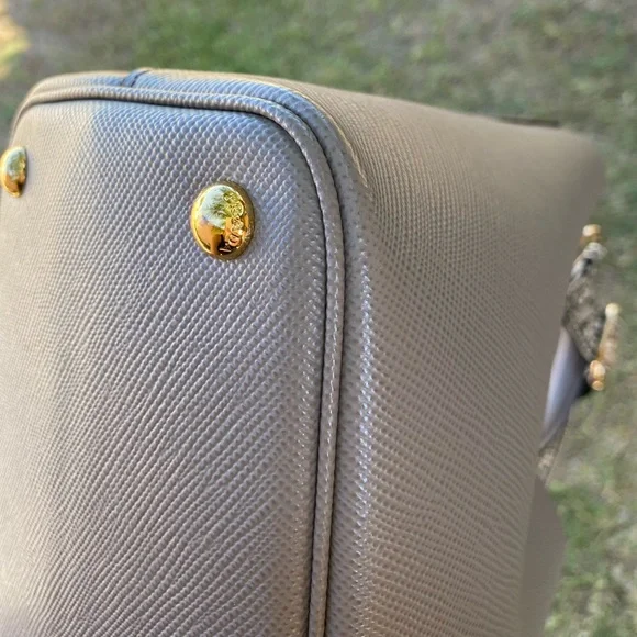 Authentic Prada saffiano leather panier bucket bag - Picture 11 of 17